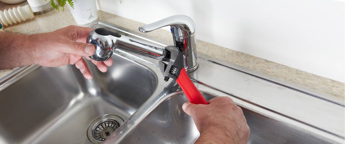 How to change a kitchen tap?
